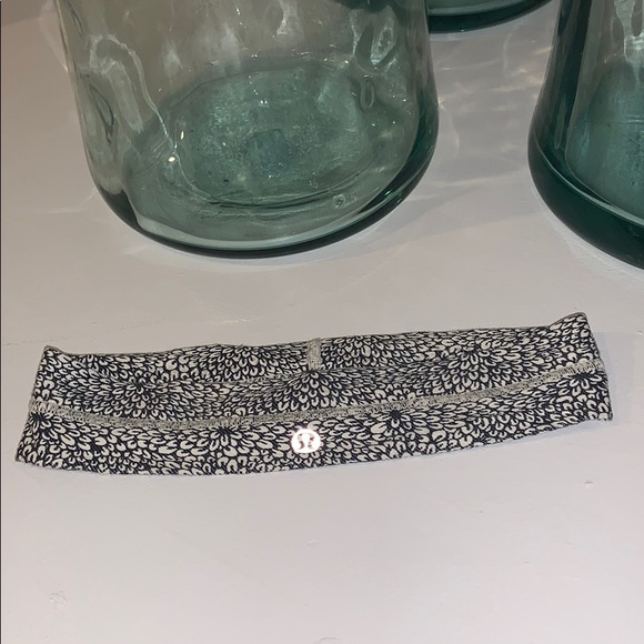 3 lululemon headbands - Picture 3 of 4
